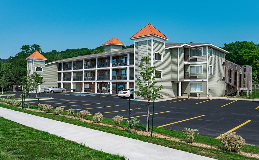 Traverse City Hotel Overlooking Grand Traverse Bay Hotel Brokers International Traverse City Hotel Overlooking Grand Traverse Bay Hotel Brokers International