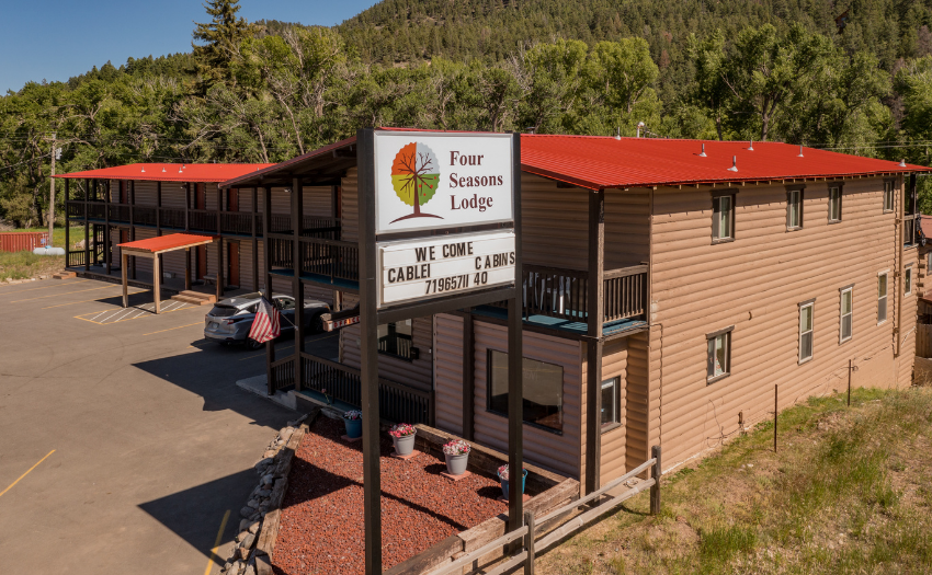 Four Seasons Lodge