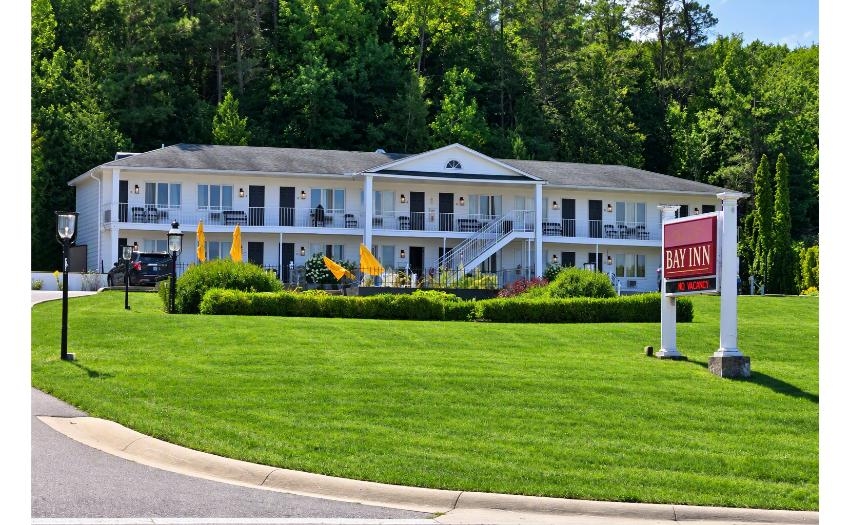Renovated Motel in Luxury Tourist Market